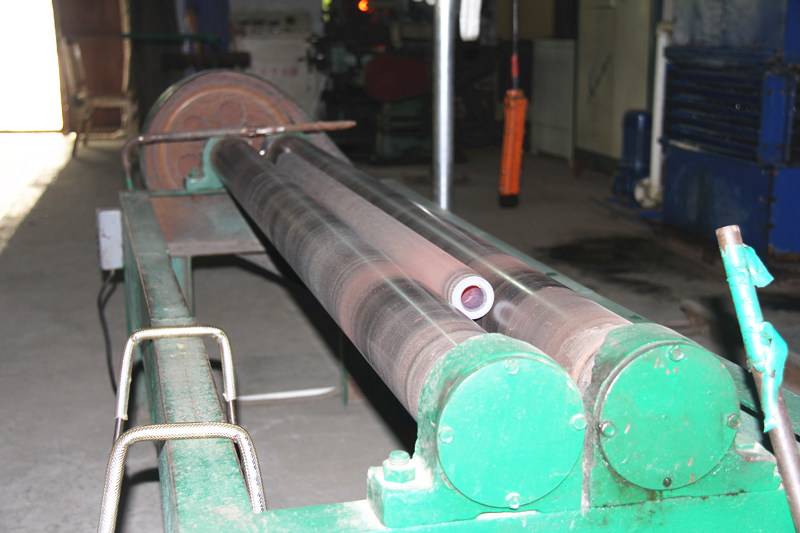 downhole rod pump straightening